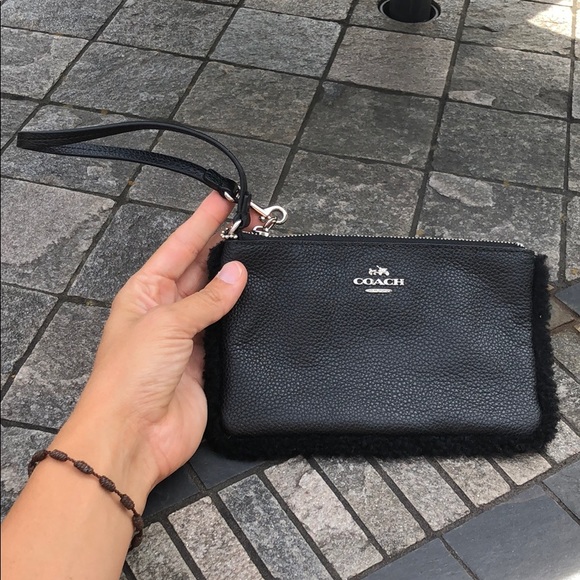 Black leather Coach zip clutch bag - Picture 1 of 3